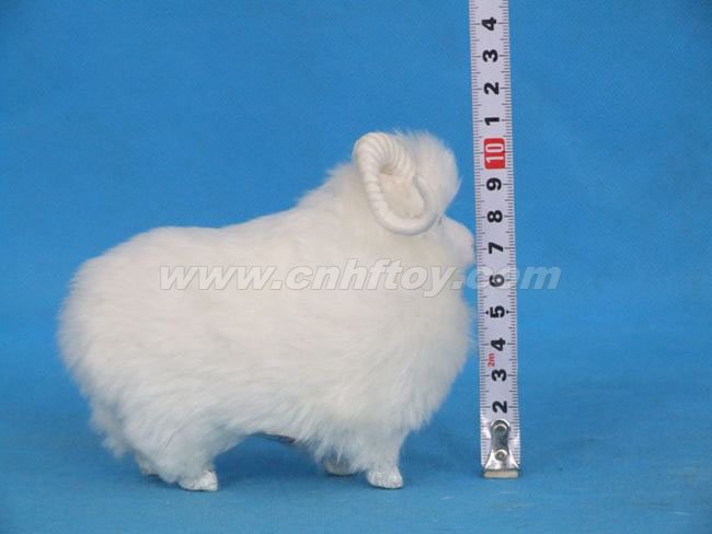 皮毛玩具羊：Y144菏�珊惴狡っ�工�品有限公司